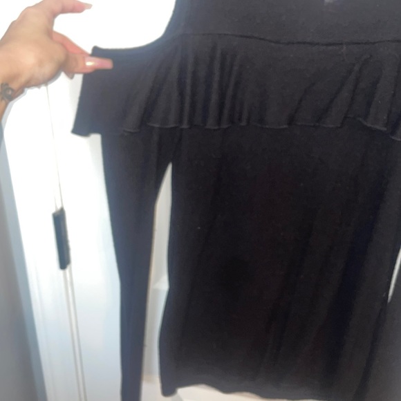 ✨Cold Shoulder Top w/ Ruffles - Picture 2 of 5